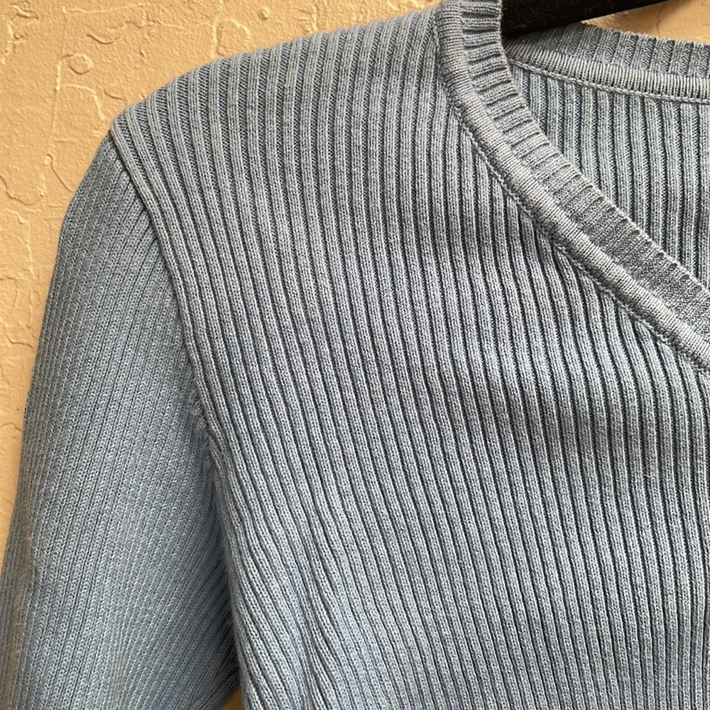Brandy Melville Cropped Sweater - Picture 2 of 7